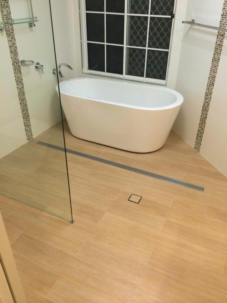 Tiled bathroom shower/Bath