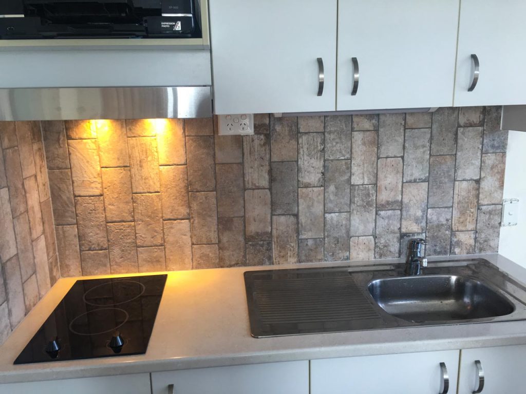 Kitchen splashback Tiled with brick look tiles